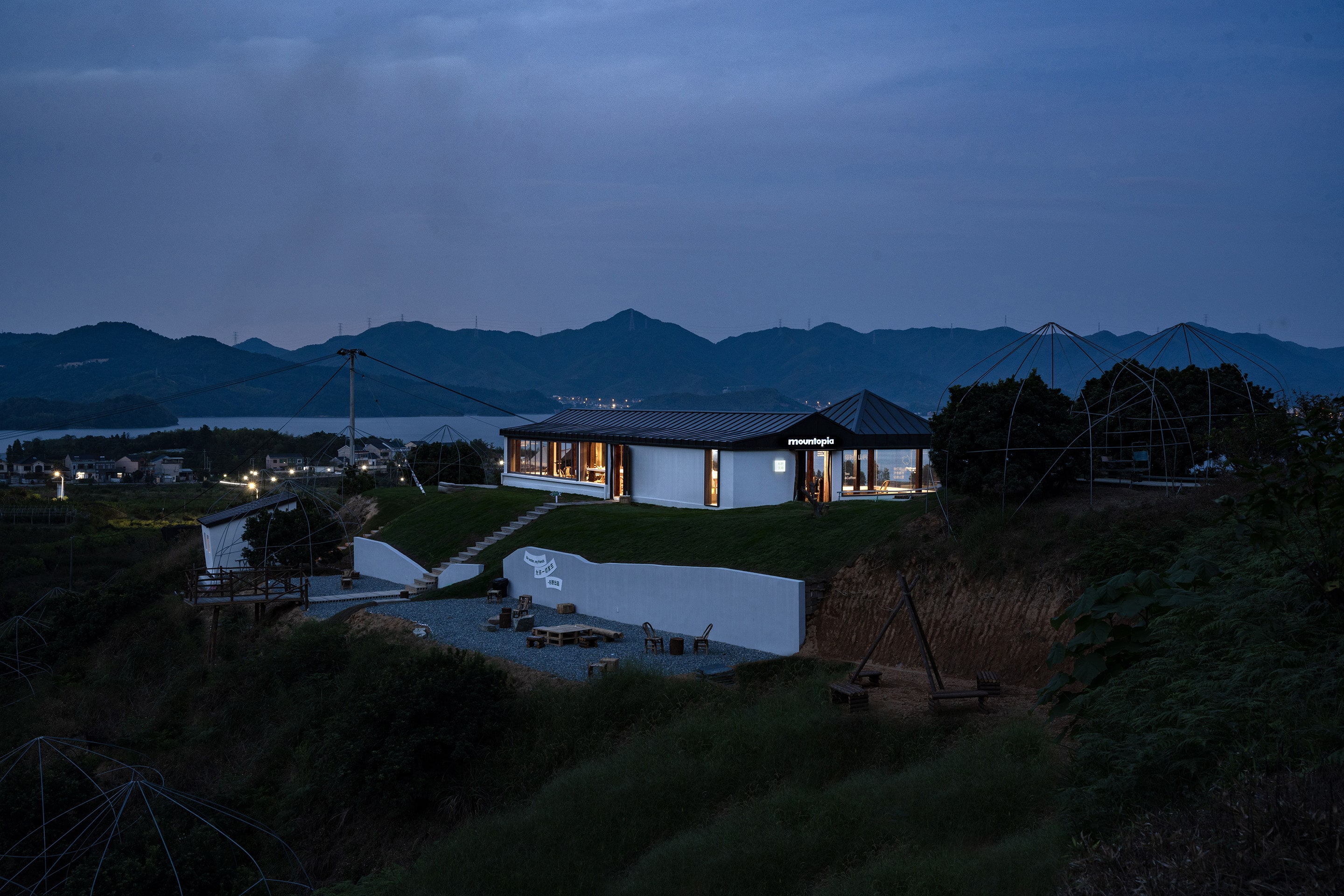 山頂遠看夜景，Nightscape from the top of mountain  @徐英達-min.jpg