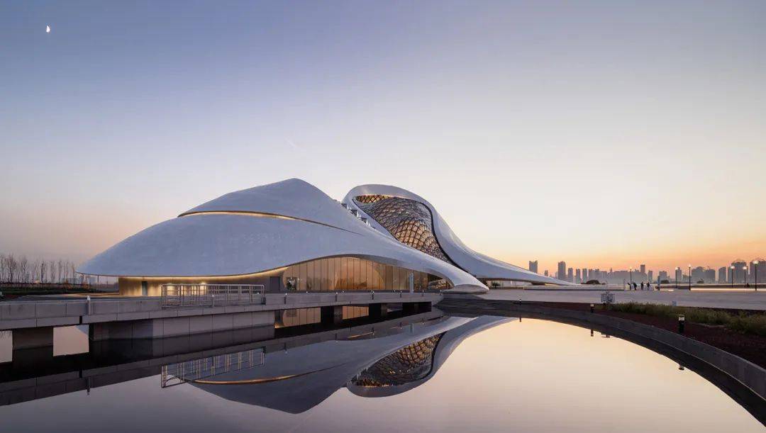 1703656737574204Cija.jpg 折疊絲路x馬巖松|我們的城市和建筑不應該是復制傳統、復制西方,那它應該是什么? (19).jpg