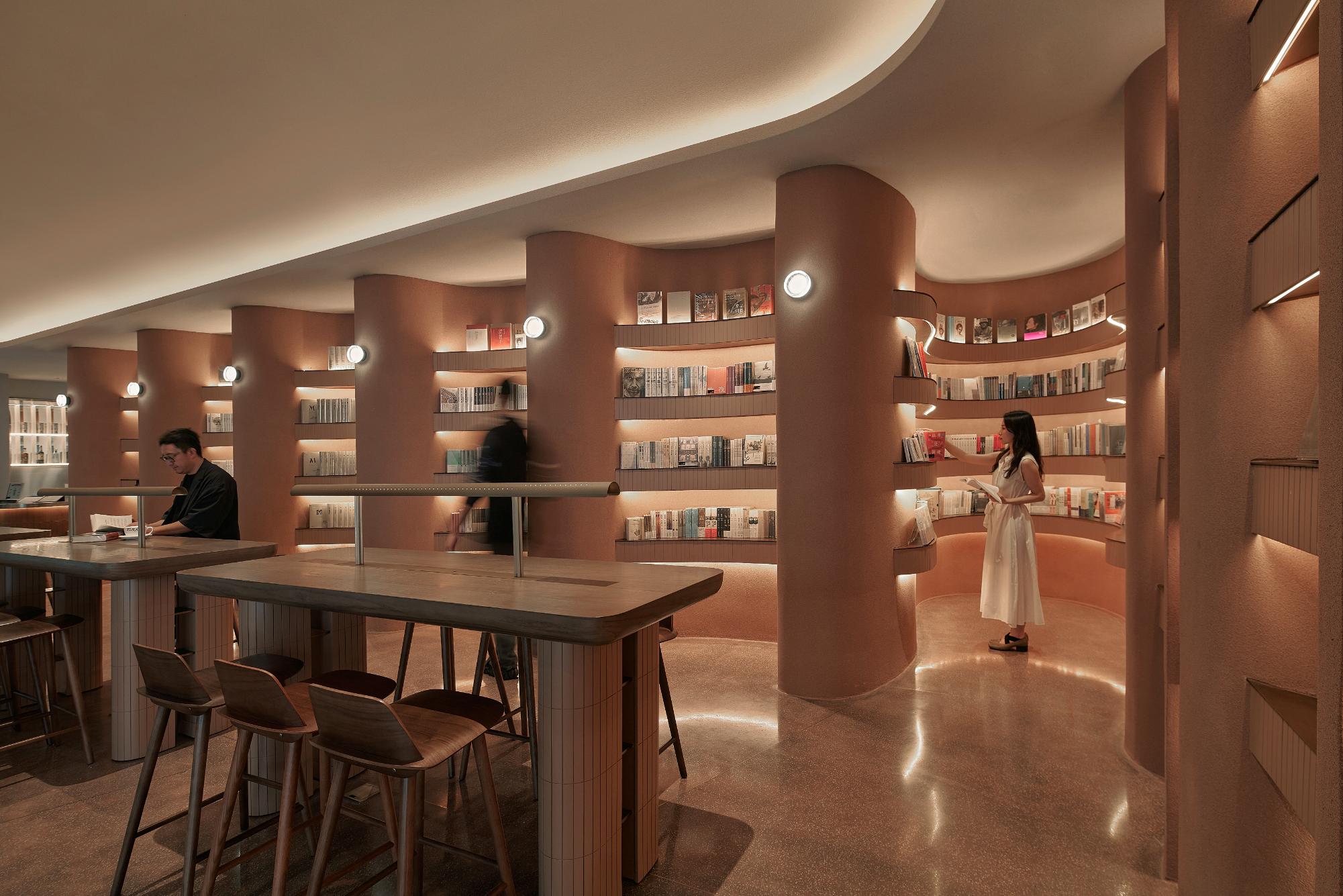 09curved bookshelf with cave-like space  成波浪型帶有壁龕的理想國書架.jpg