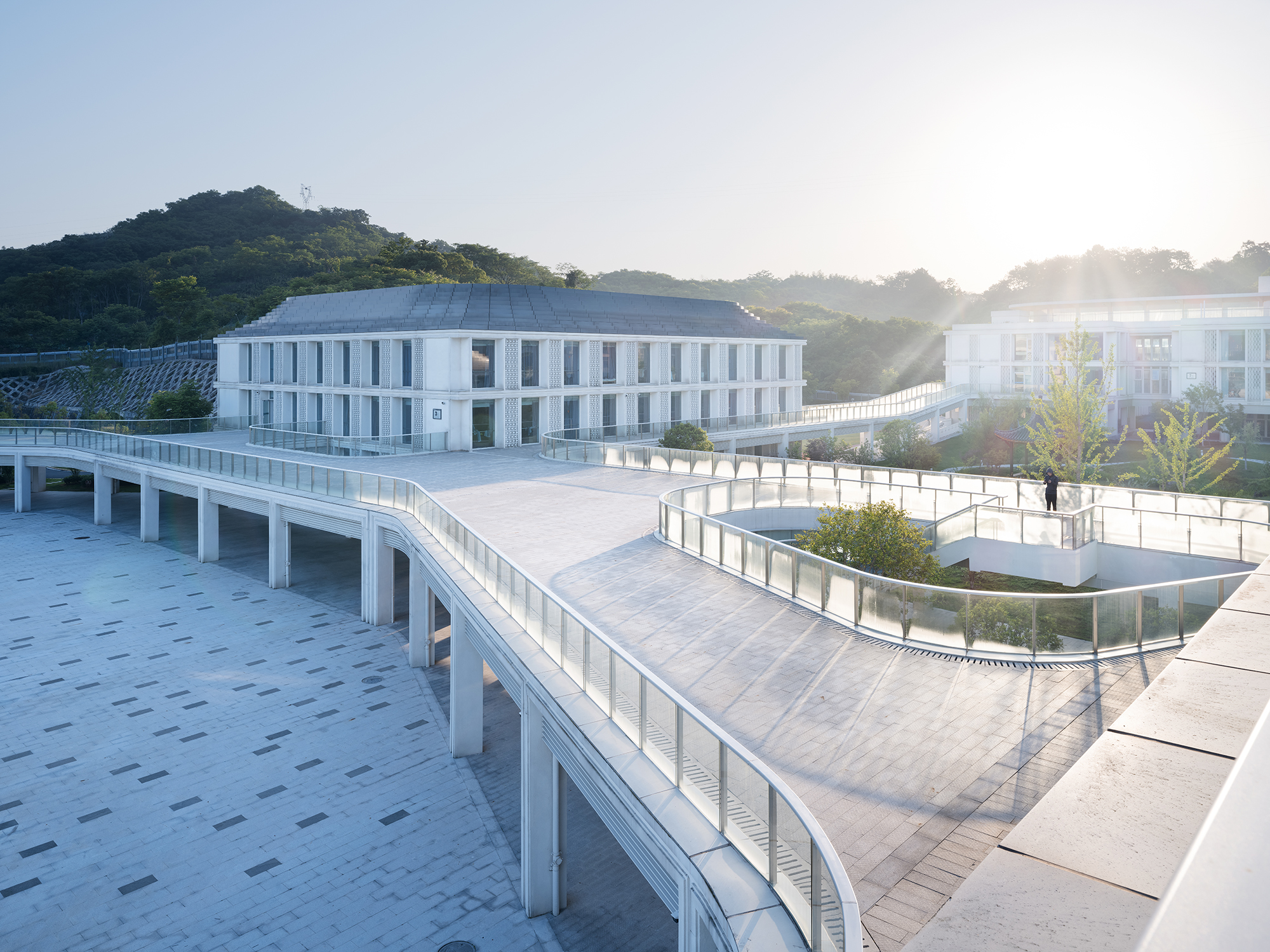 The Corridor of Connect 聯系的長廊 ?趙強.jpg