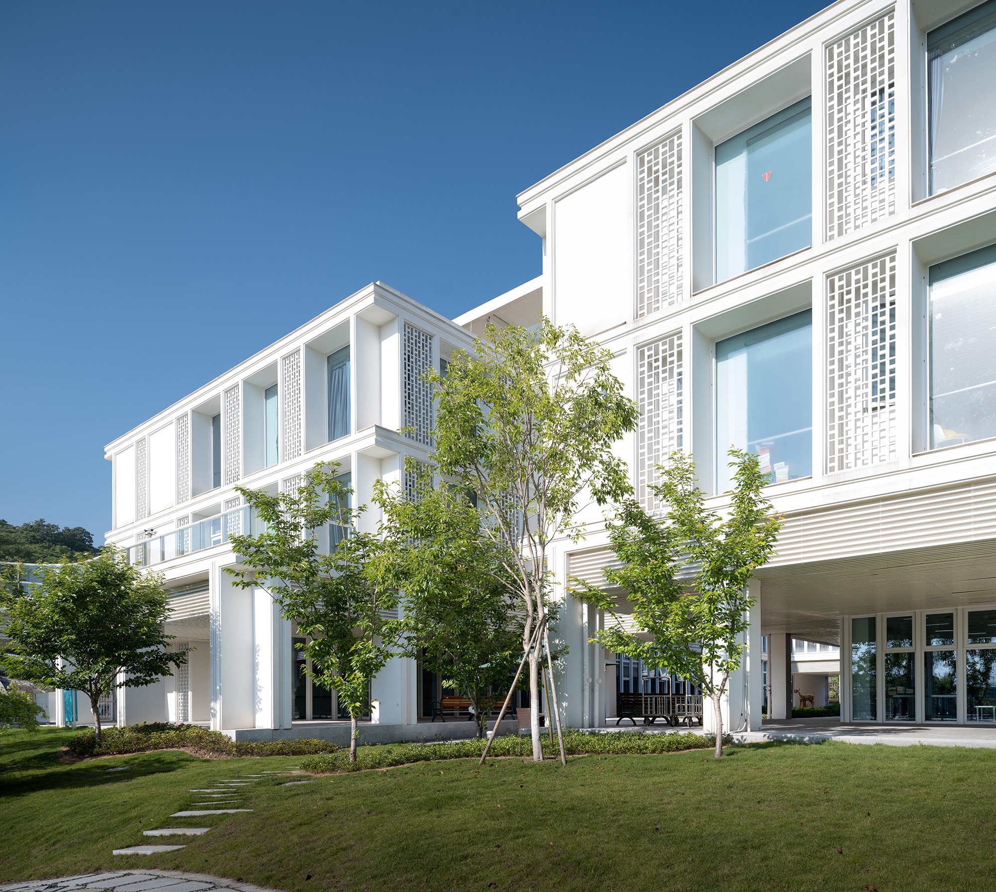 Landscape of Nursing Building 護理樓景觀?趙強.jpeg