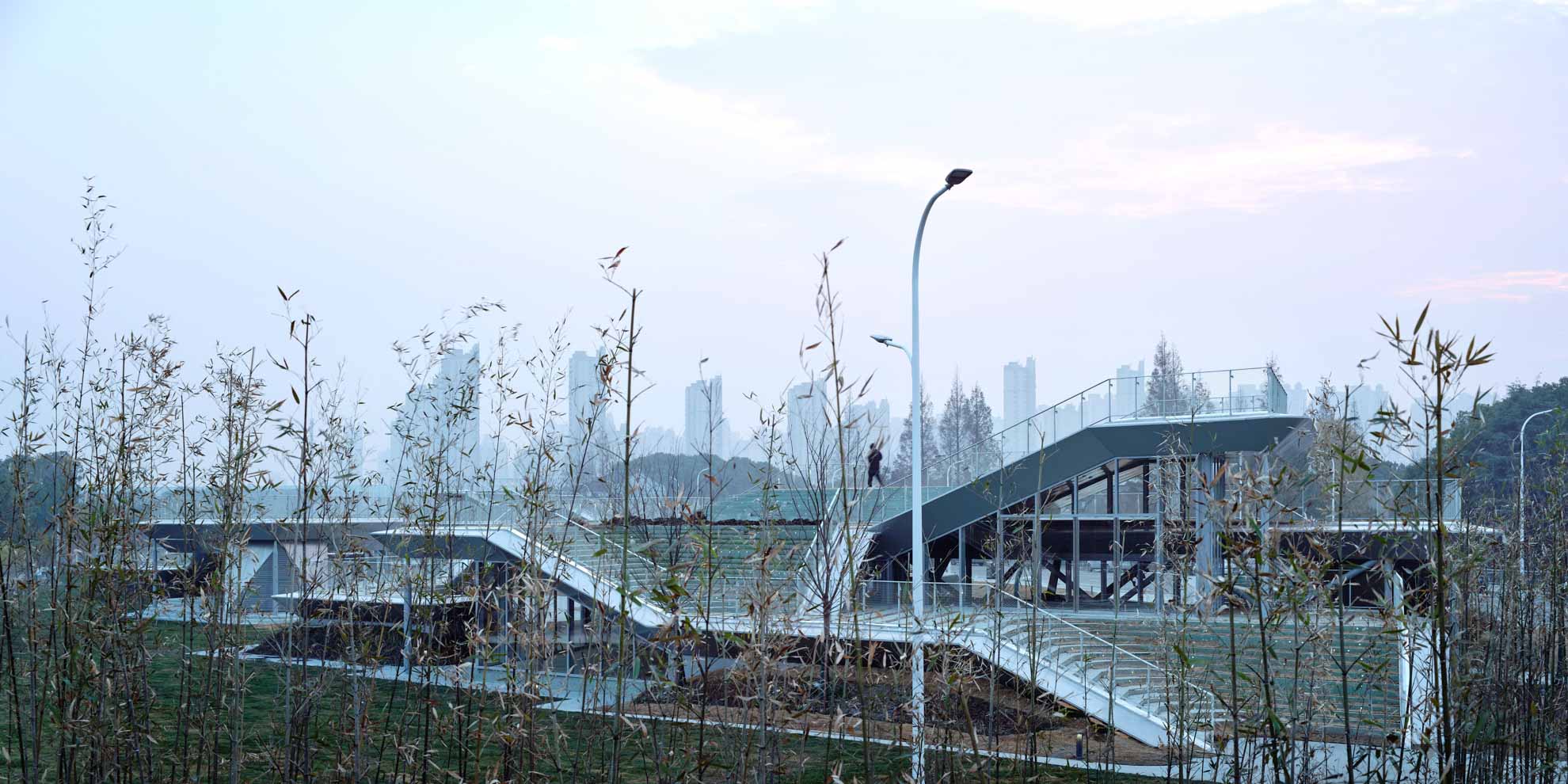 24_懸浮于林海之間，Islands floating between the trees.  ?章魚見筑.jpg