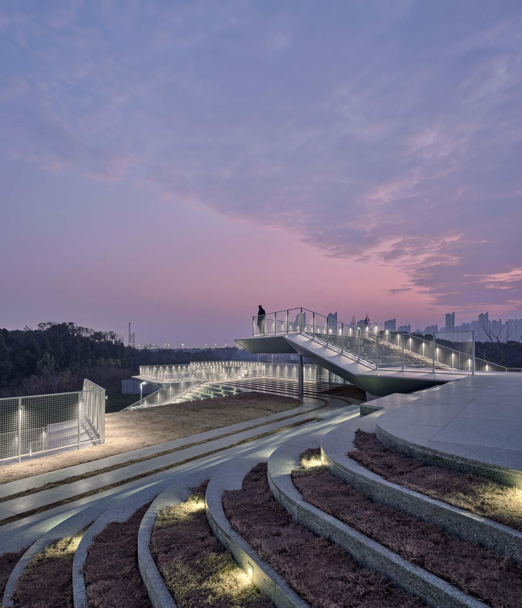 26_公園型站點夜景，Night view of the park-type station.  ?章魚見筑.jpg