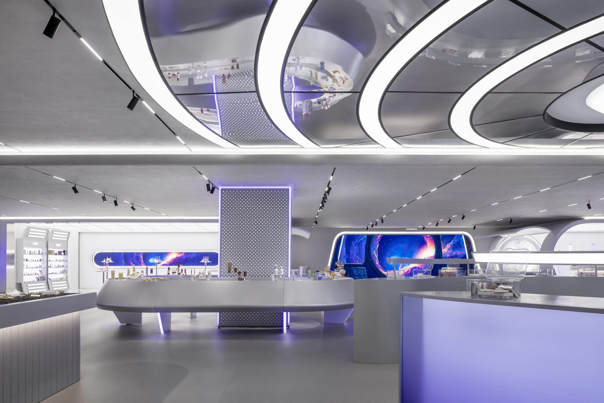 1739946282587319mOvd.jpg 以往商品展示區域及超時空傳送帶,The display area and the hyperspace conveyor belt ? 王尚 (2).jpg