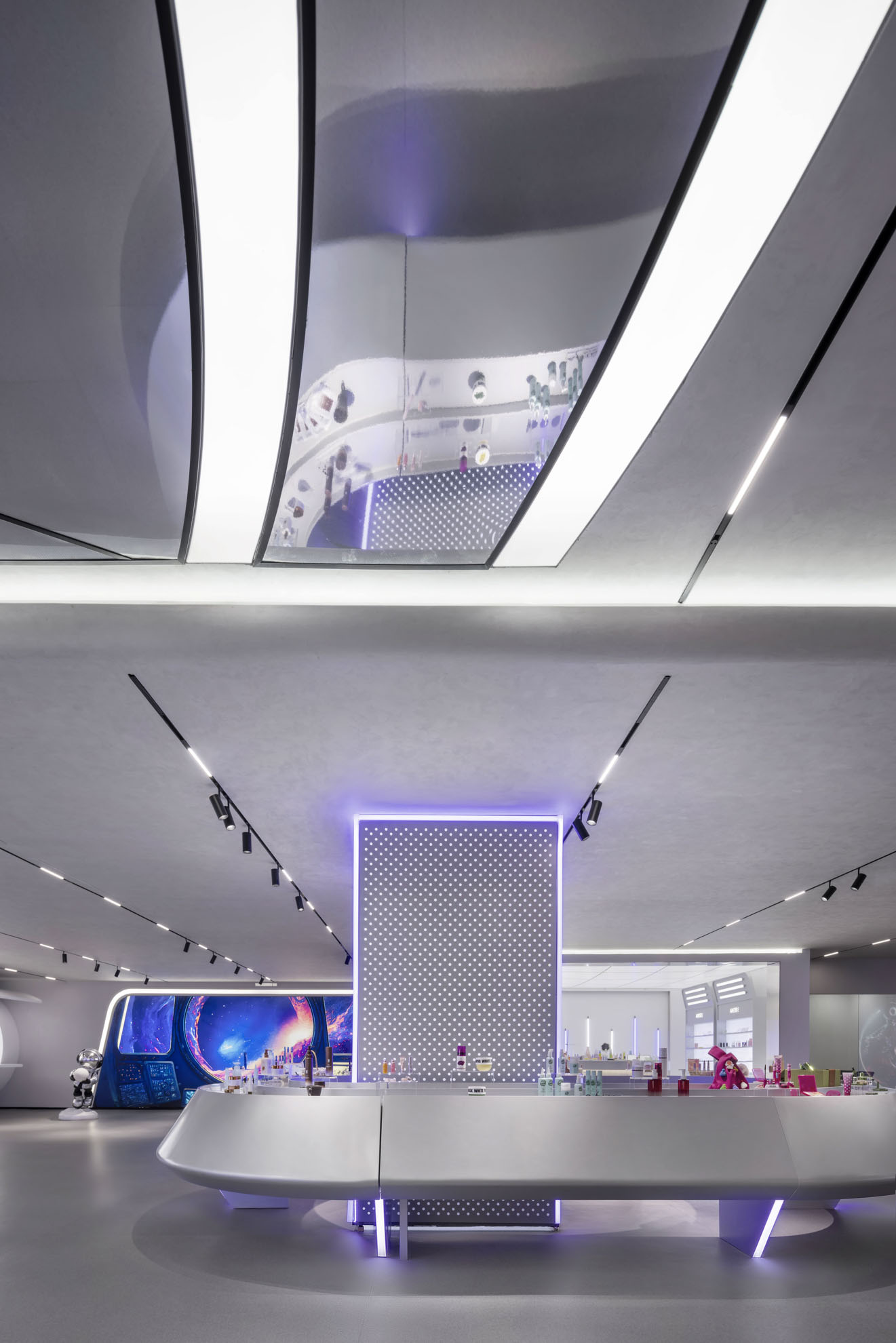17399463062141918hsC.jpg 以往商品展示區域及超時空傳送帶,The display area and the hyperspace conveyor belt ? 王尚 (4).jpg
