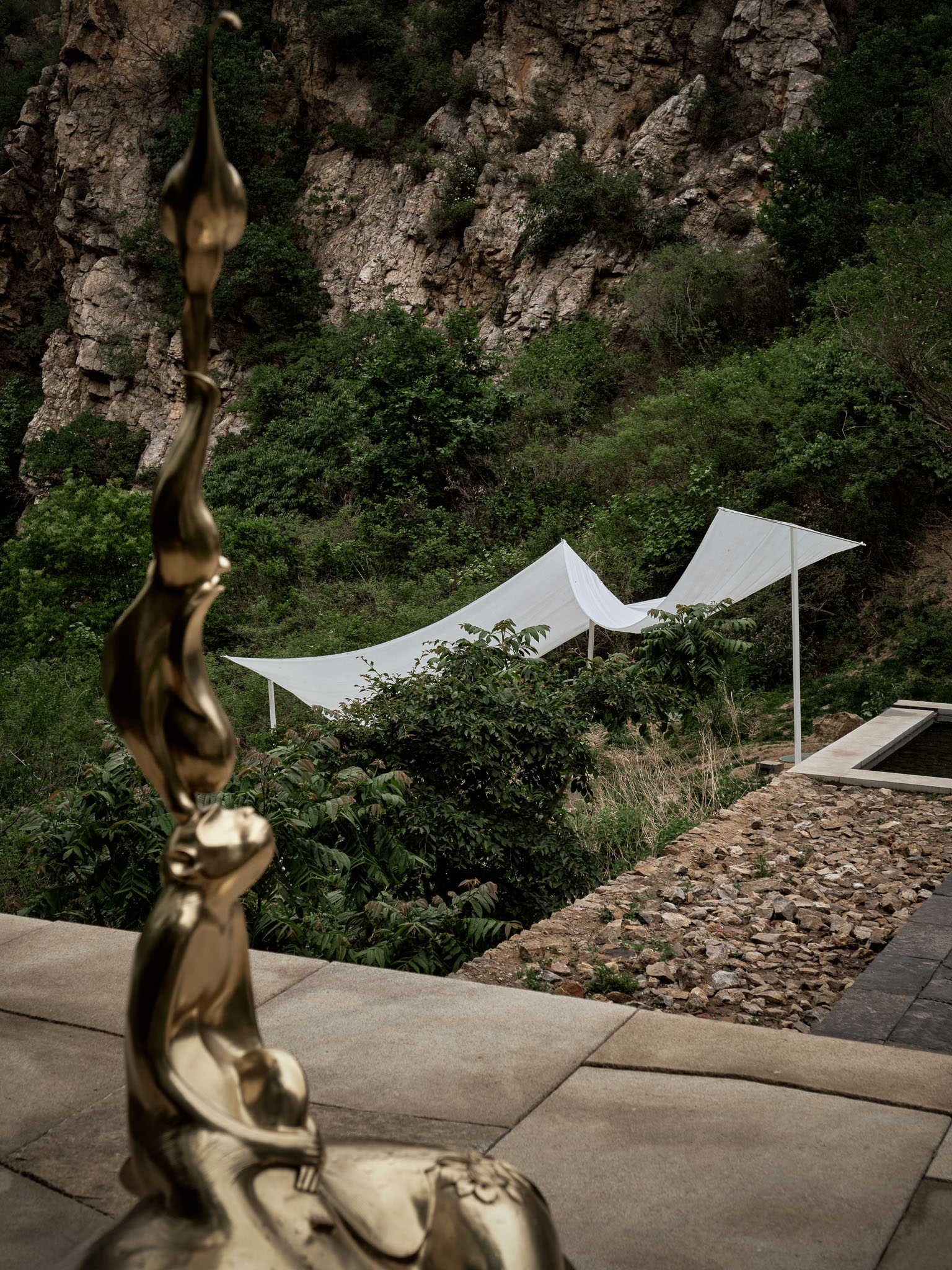 1743573720156123VJYL.jpg 13_裝置引導戶外觀展動線 Installation guides the outdoor viewing line?雷壇壇Jonathan Leijonhufvud.jpg