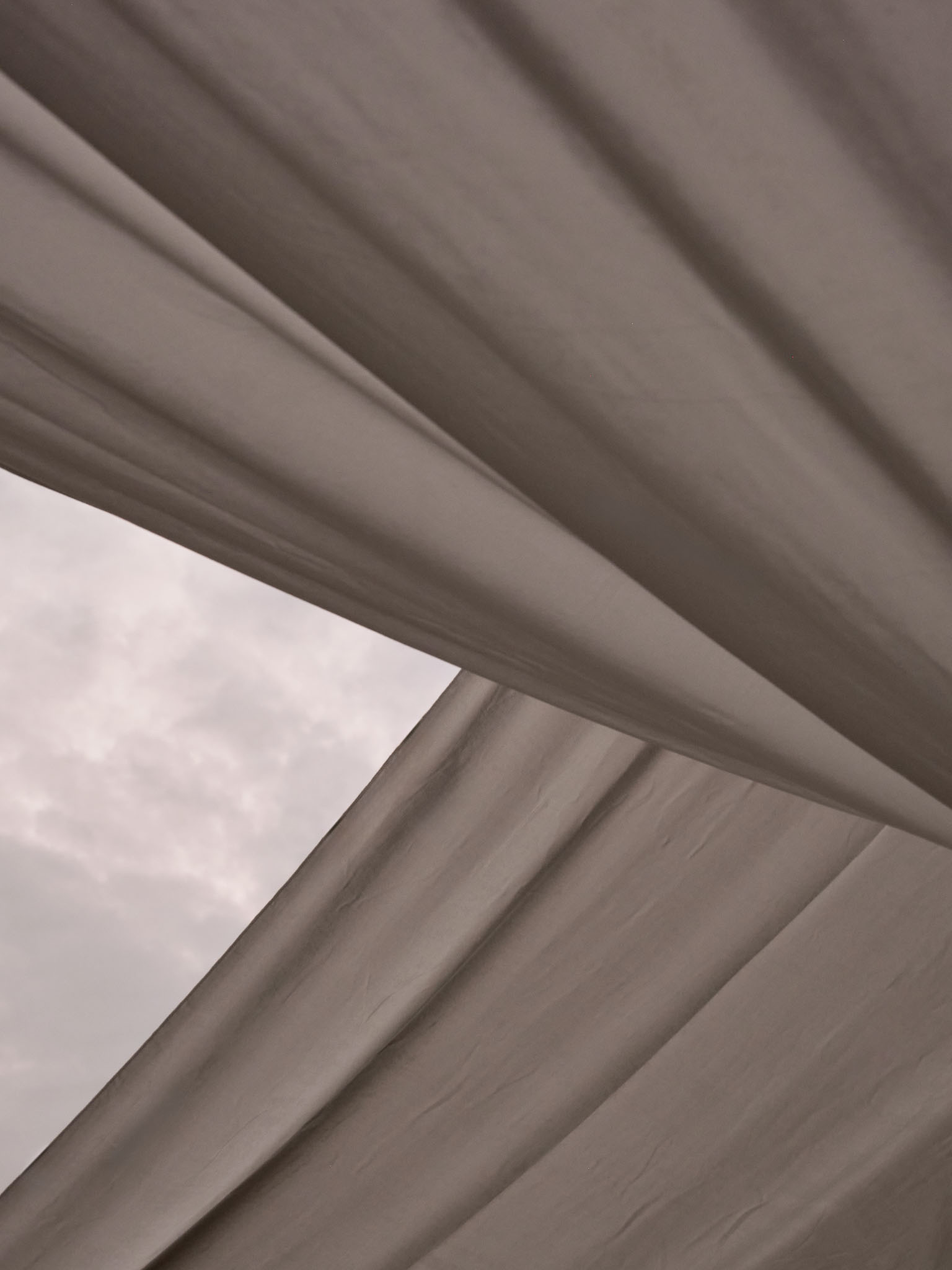 1743573832920055H0lZ.jpg 16_白色的天絲柔紗布 White tencel gauze?雷壇壇Jonathan Leijonhufvud.jpg