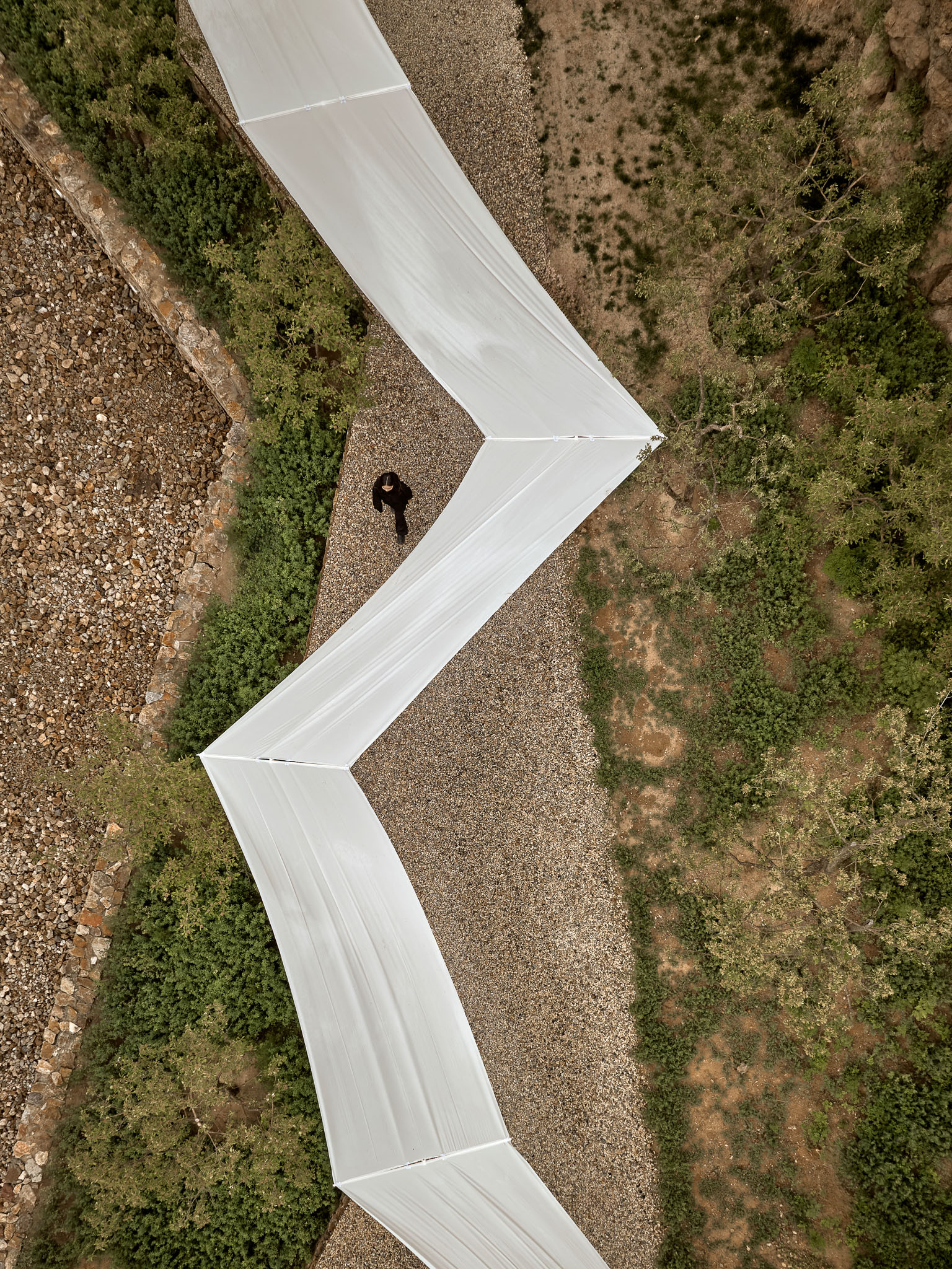 1743573935964800wyQl.jpg 07_裝置結構可根據展道靈活調整 Structure of the installation can be flexibly adjusted according to the path?雷壇壇Jonathan Leijonhufvud.jpg