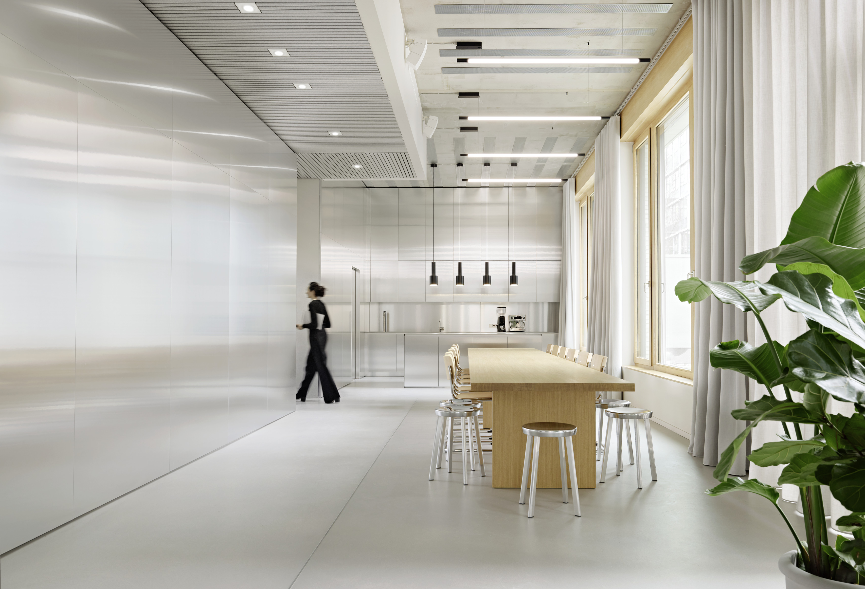 HENN_BESTSECRET_07_loungekitchen_(c)MarkSeelen.jpg