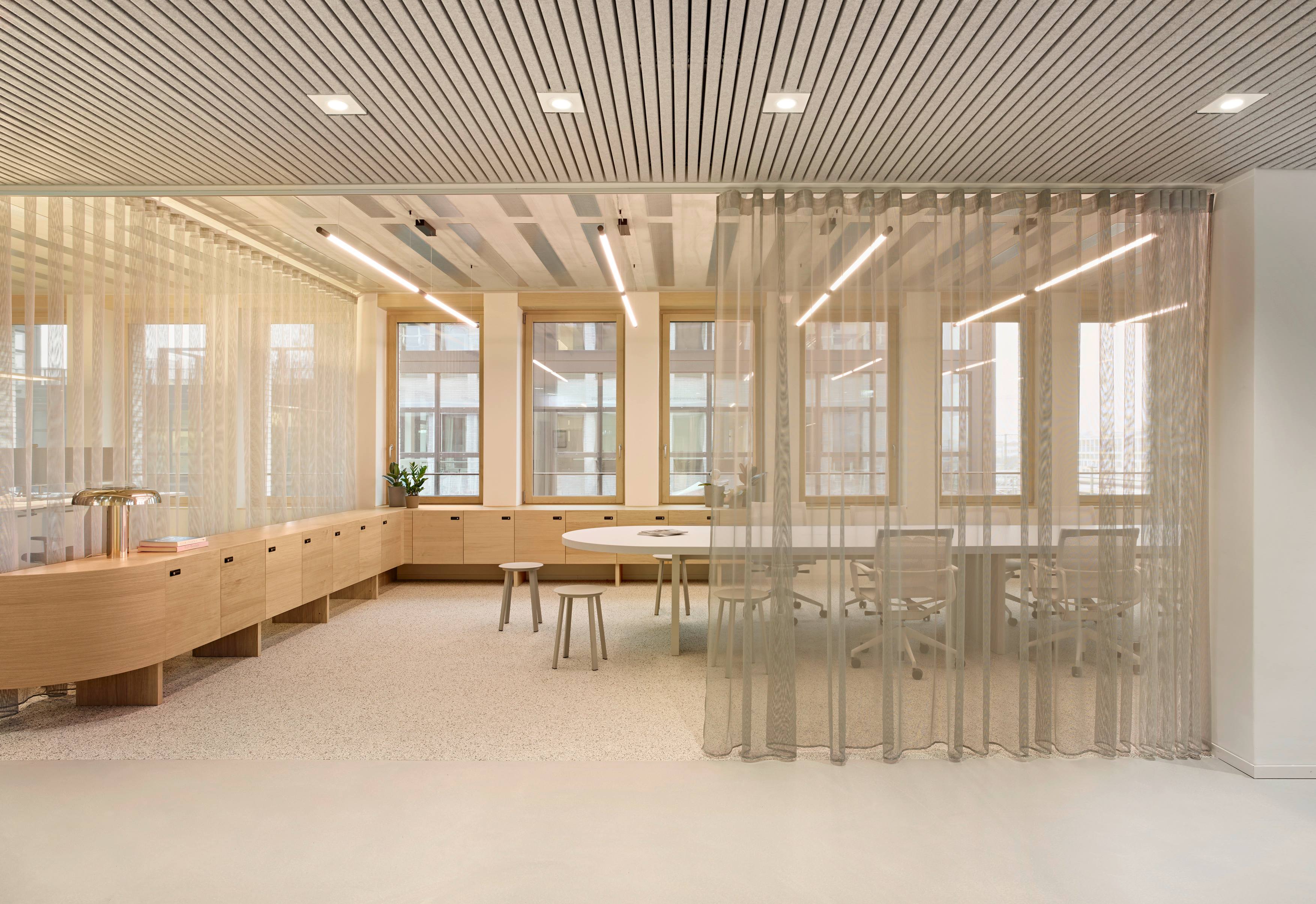 HENN_BESTSECRET_12_office(c)MarkSeelen.jpg