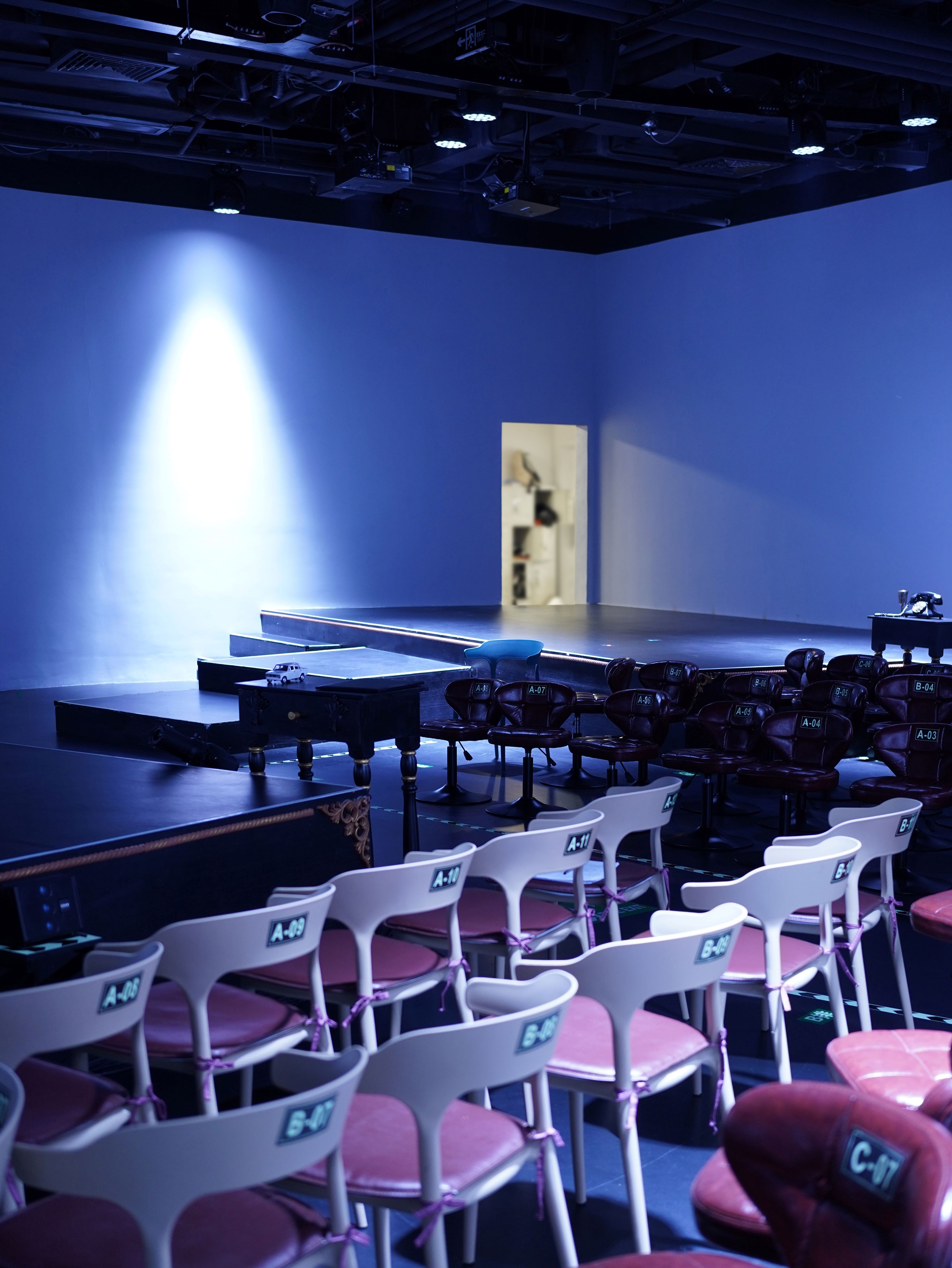 交織的舞臺和觀眾席，Intertwined stage and auditorium ?徐英達，黃迪.jpg